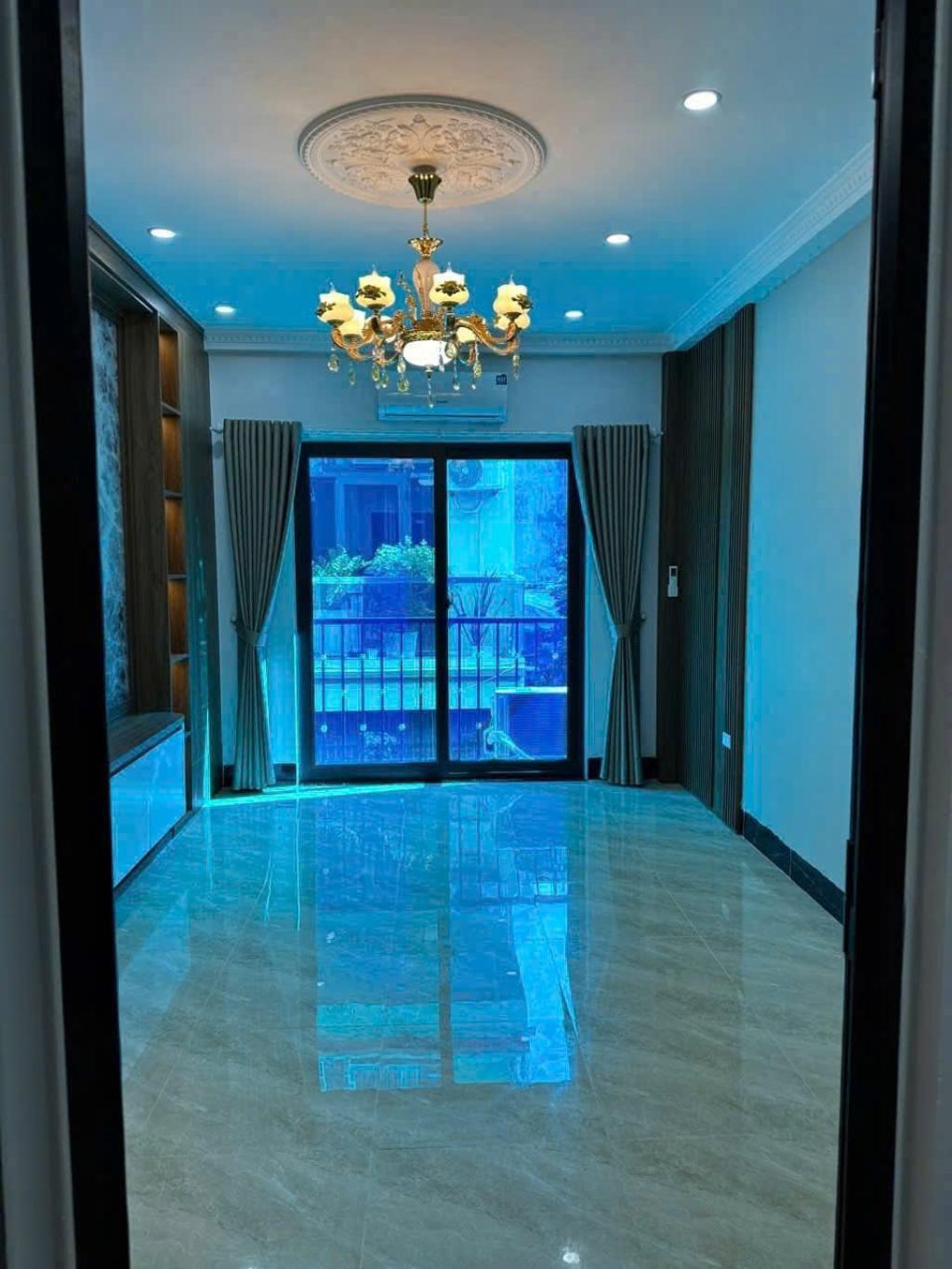 Phạm Văn Đồng – Cổ Nhuế nhà 35m2 – 6 tầng – thang máy – giá 7,5 tỷ